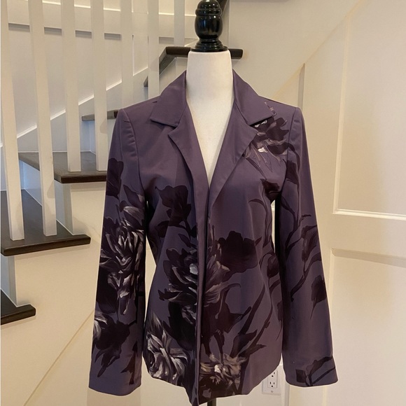 LAST CHANCE!! NWT! Reg $378 - Floral Print Blazer Size 4 - Picture 4 of 11